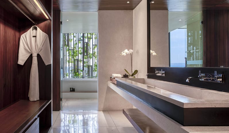 OCEAN VIEW SUITE BATHROOM